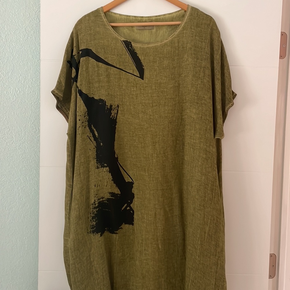 Unique artzy dress - Picture 2 of 8